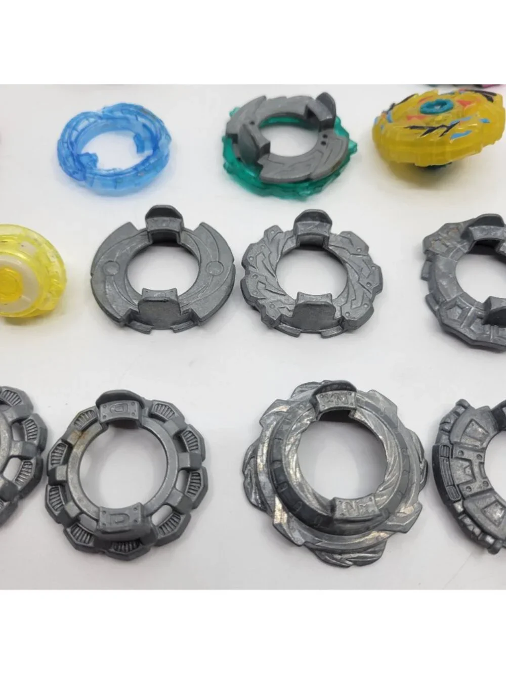 BEYBLADE Takara Tomy Huge Bulk Lot of 32 Pieces Metal